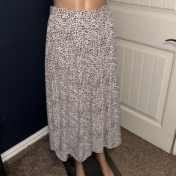 Fully lined skirt - Picture 1 of 6